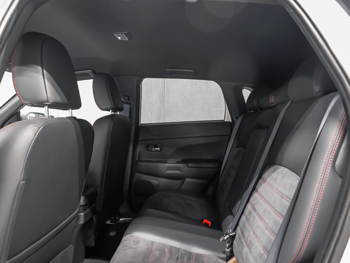2020 Mitsubishi RVR LE 4WD-12