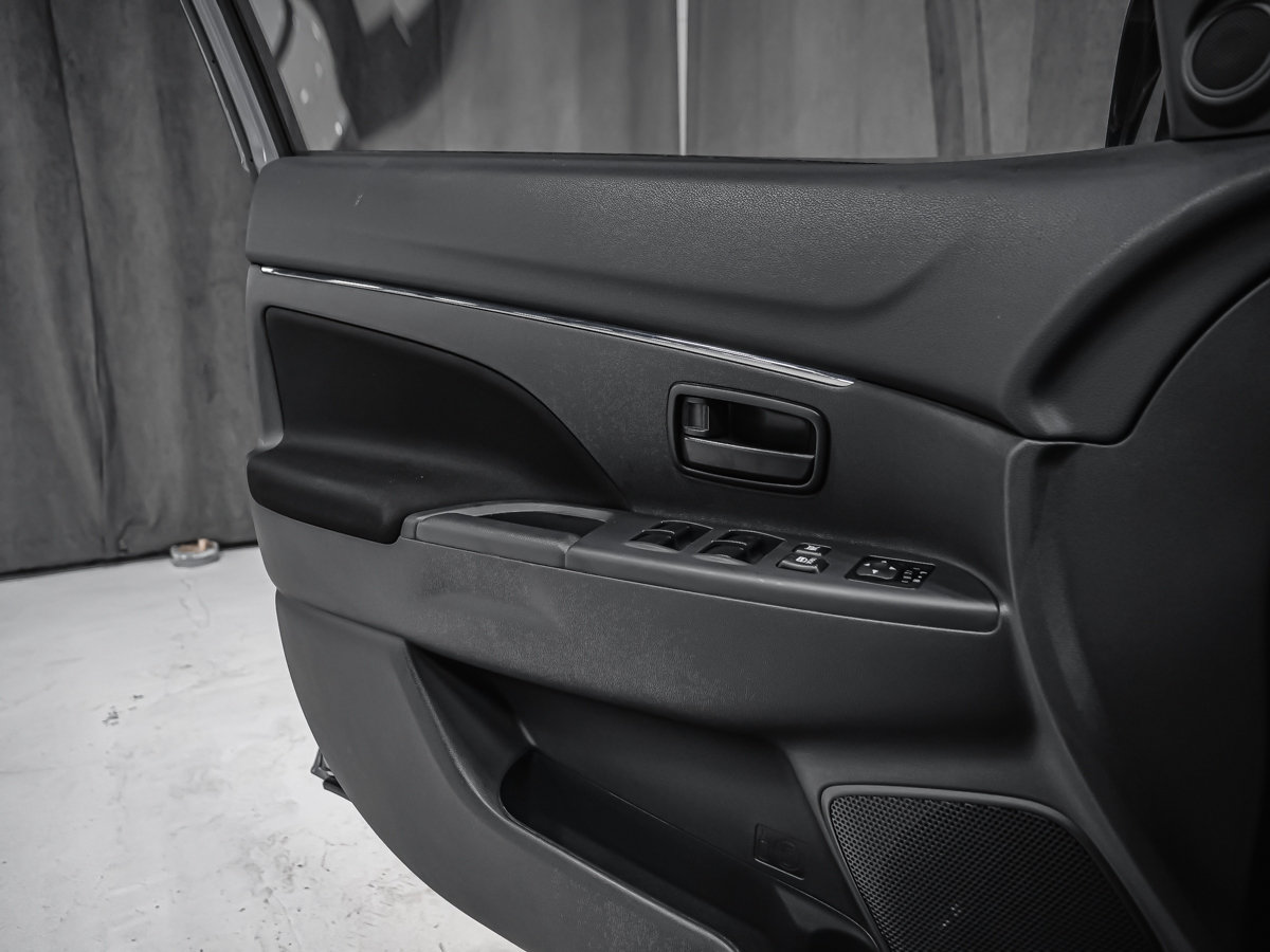 2025 Mitsubishi RVR ES FWD CARPLAY CAMÉRA SIÈGES CHAUFFANTS-8