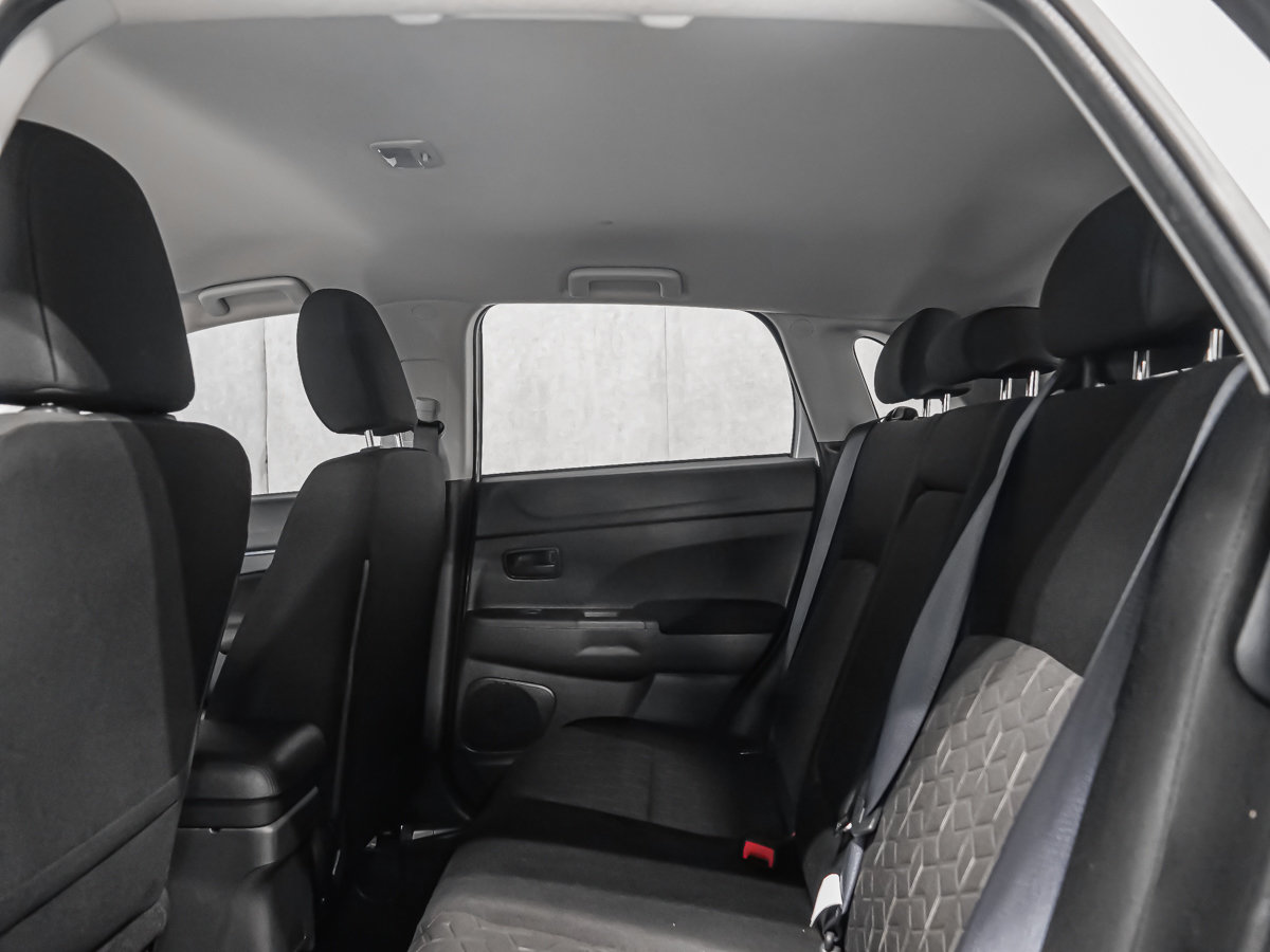 Mitsubishi RVR ES FWD CARPLAY CAMÉRA SIÈGES CHAUFFANTS 2025-11