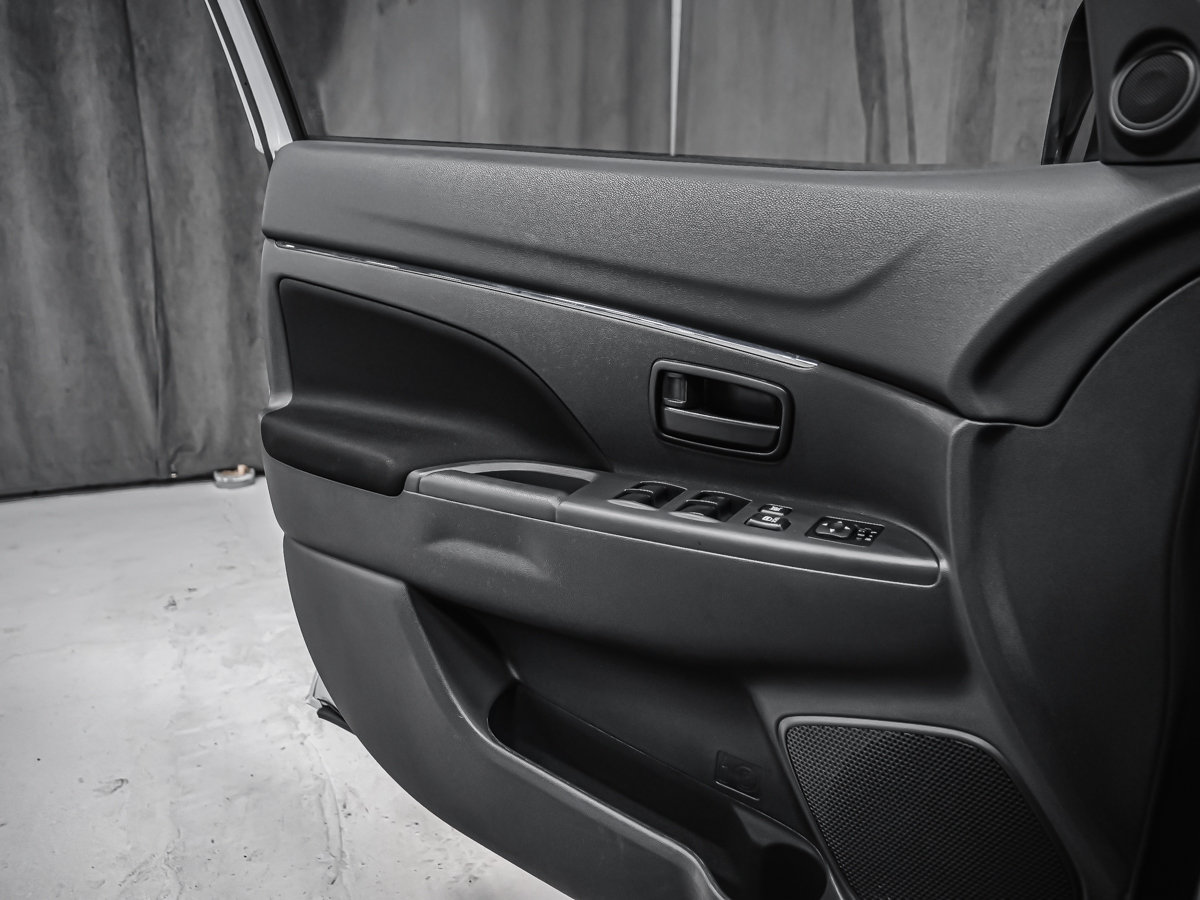 2025 Mitsubishi RVR ES FWD CARPLAY CAMÉRA SIÈGES CHAUFFANTS-9