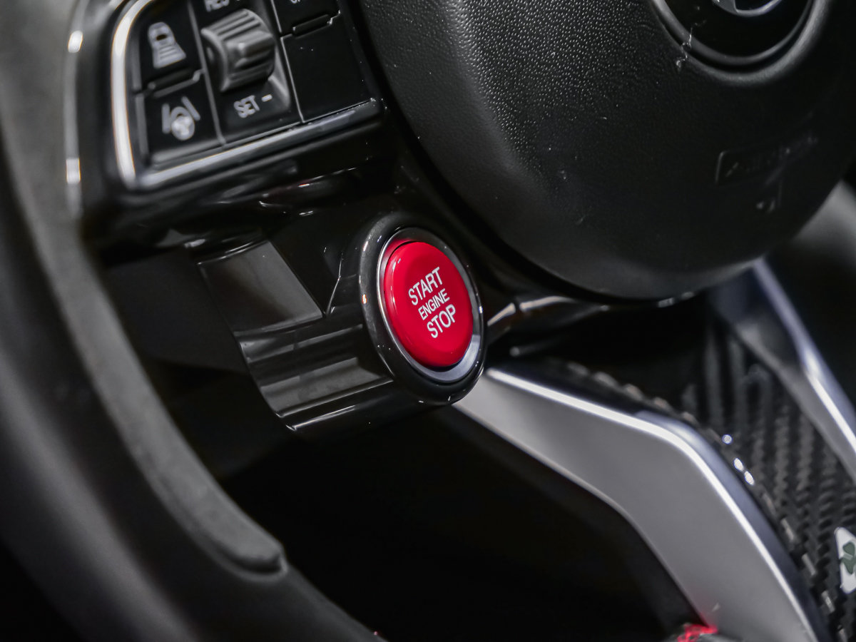 Alfa Romeo Giulia QUADRIFOGLIO CARBON TOIT CARBONE ASSIST CONDUITE 2021-20