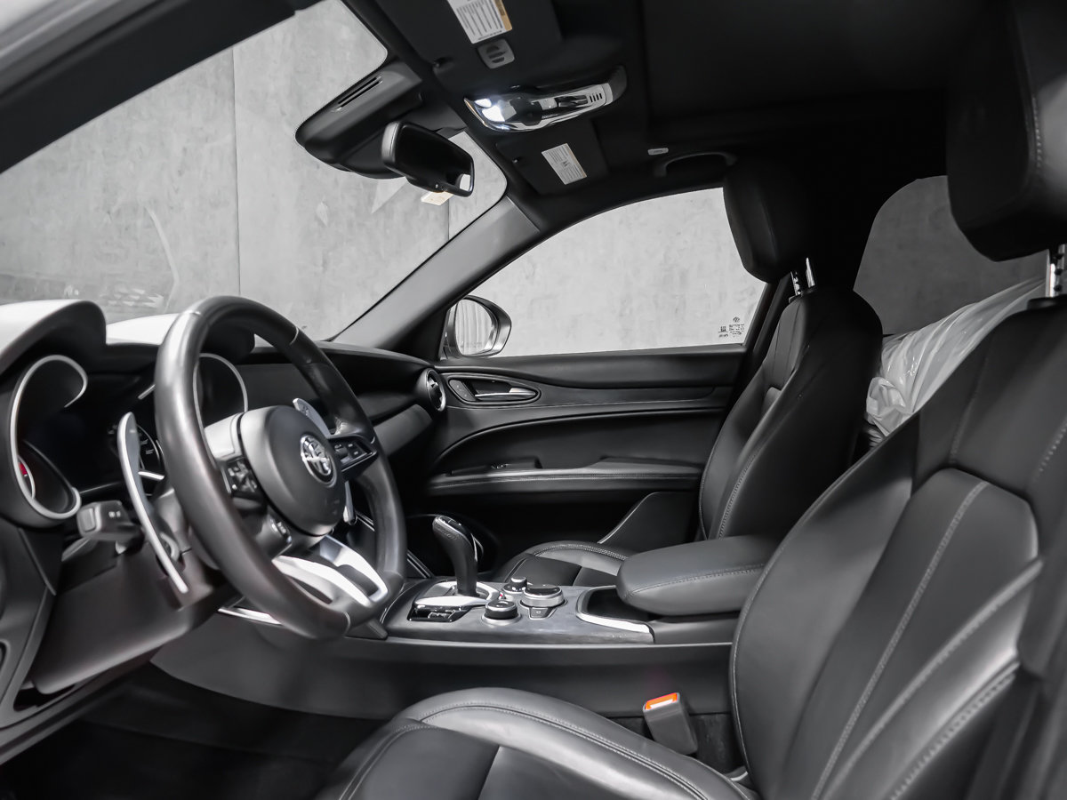2023 Alfa Romeo Stelvio Sprint-10