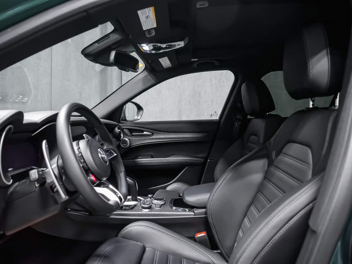 2024 Alfa Romeo Stelvio QUADRIFOLIO-27