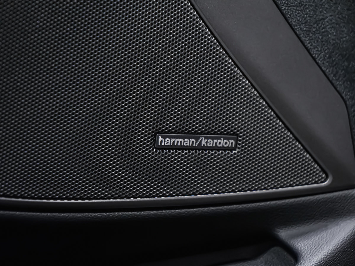 2024 BMW M3 MANUAL RWD CARBON FIBER ROOF-39