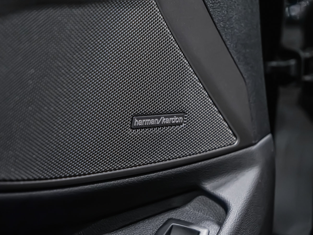 2024 BMW M3 MANUAL RWD CARBON FIBER ROOF-38