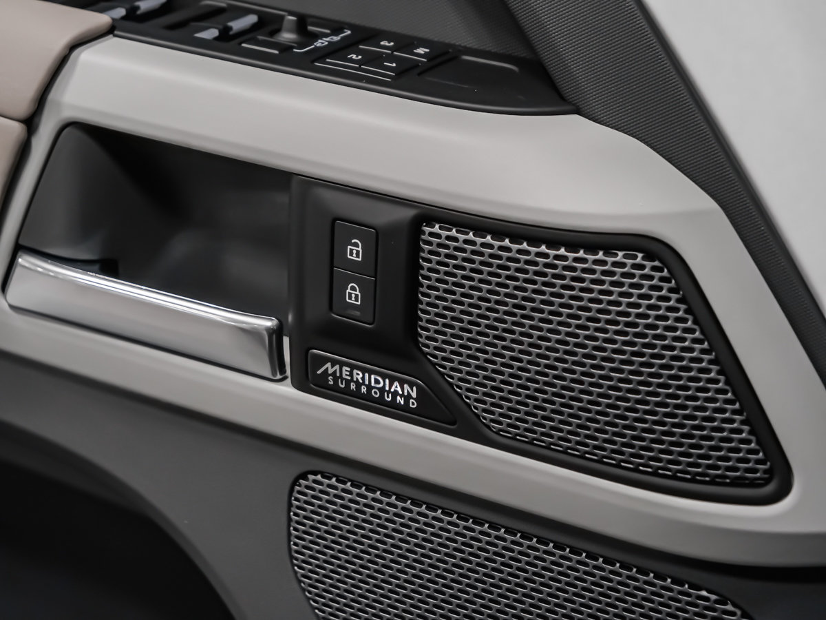 Land Rover Defender 110 SE P400 SUSPENSION ADAPTATIVE AFFICH. TÊTE HAUTE 2023-16