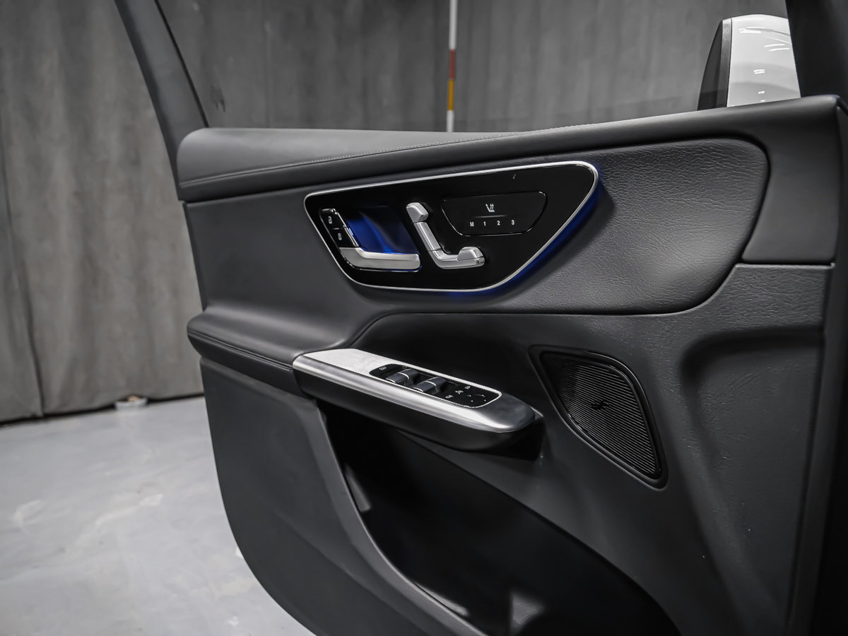 Mercedes-Benz GLC 300 4MATIC 2024-10