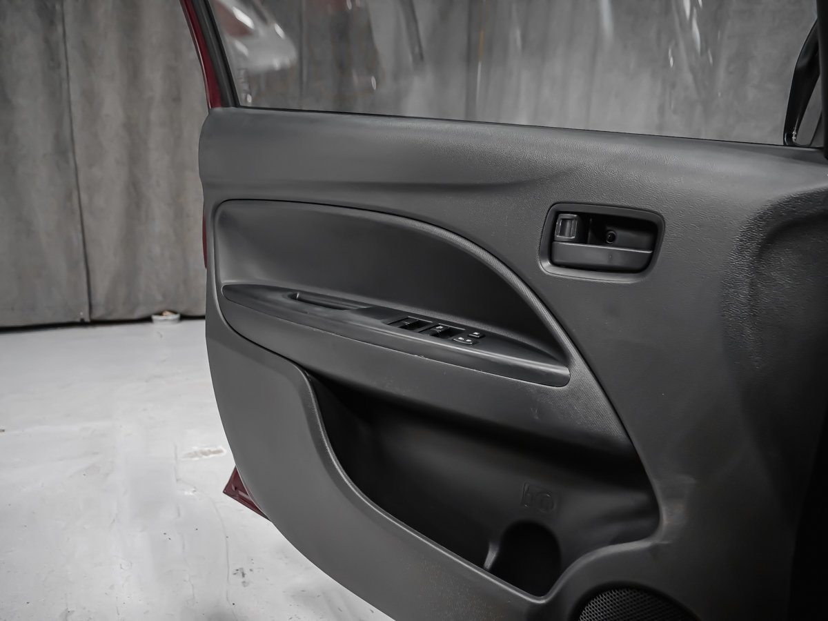 Mitsubishi Mirage ES AUTOMATIQUE 2024-10