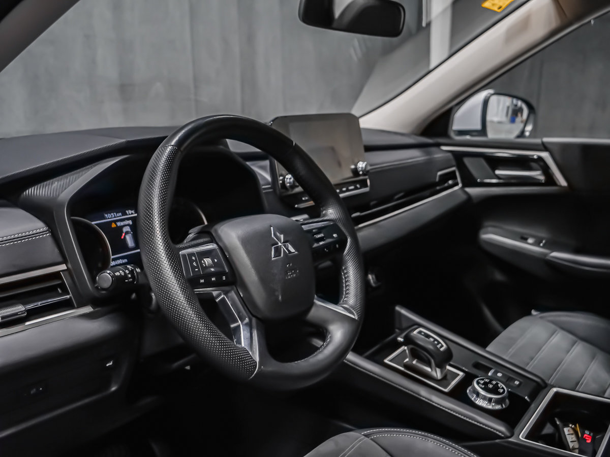 Mitsubishi Outlander LE BANC CHAUFFANT APPLE CAR PLAY SANS FIL 2024-7