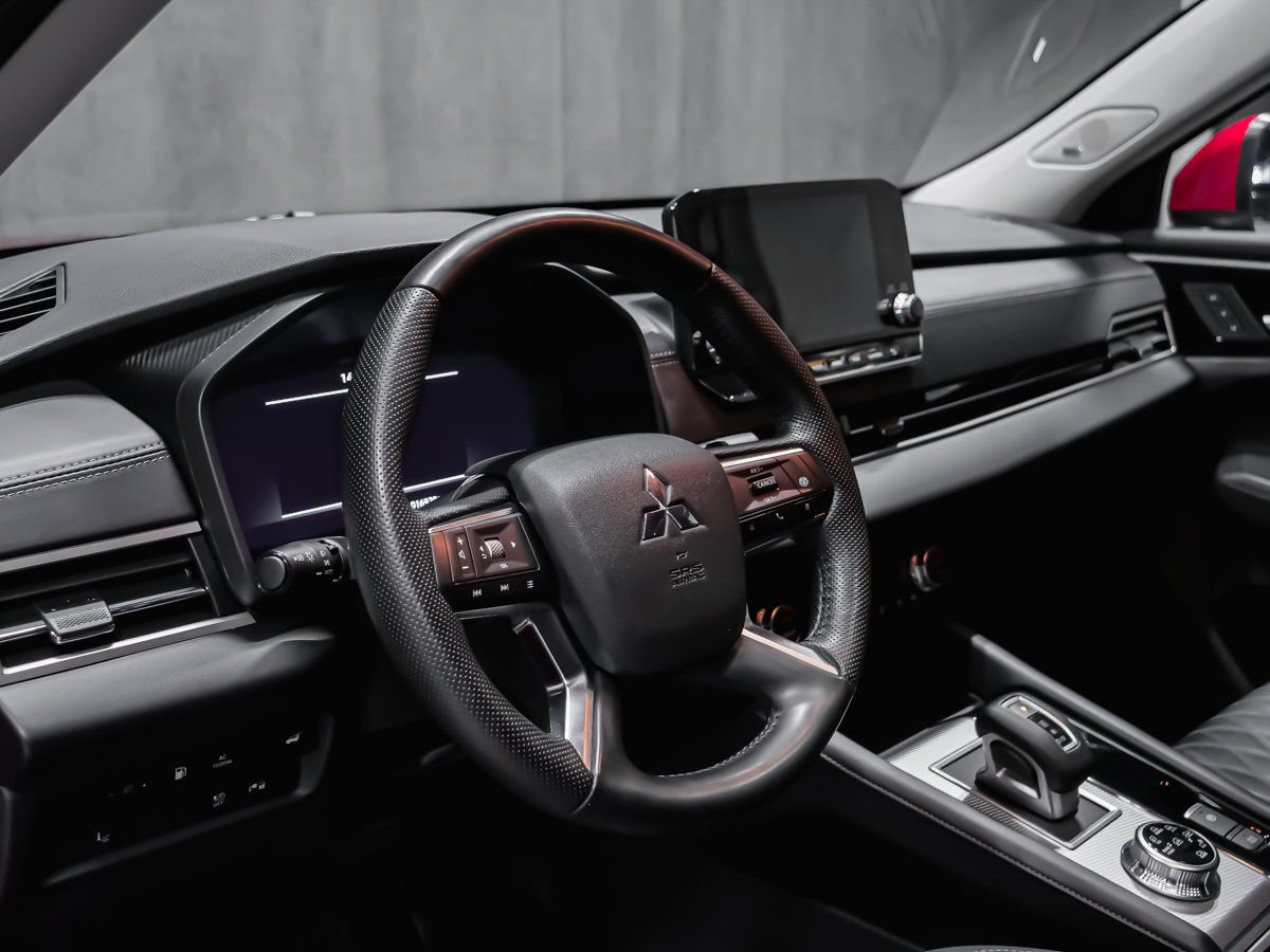 2024 Mitsubishi Outlander Plug-In Hybrid GT SIÈGES EN CUIR SYSTÈME DE SON BOSE PREMIUM-11