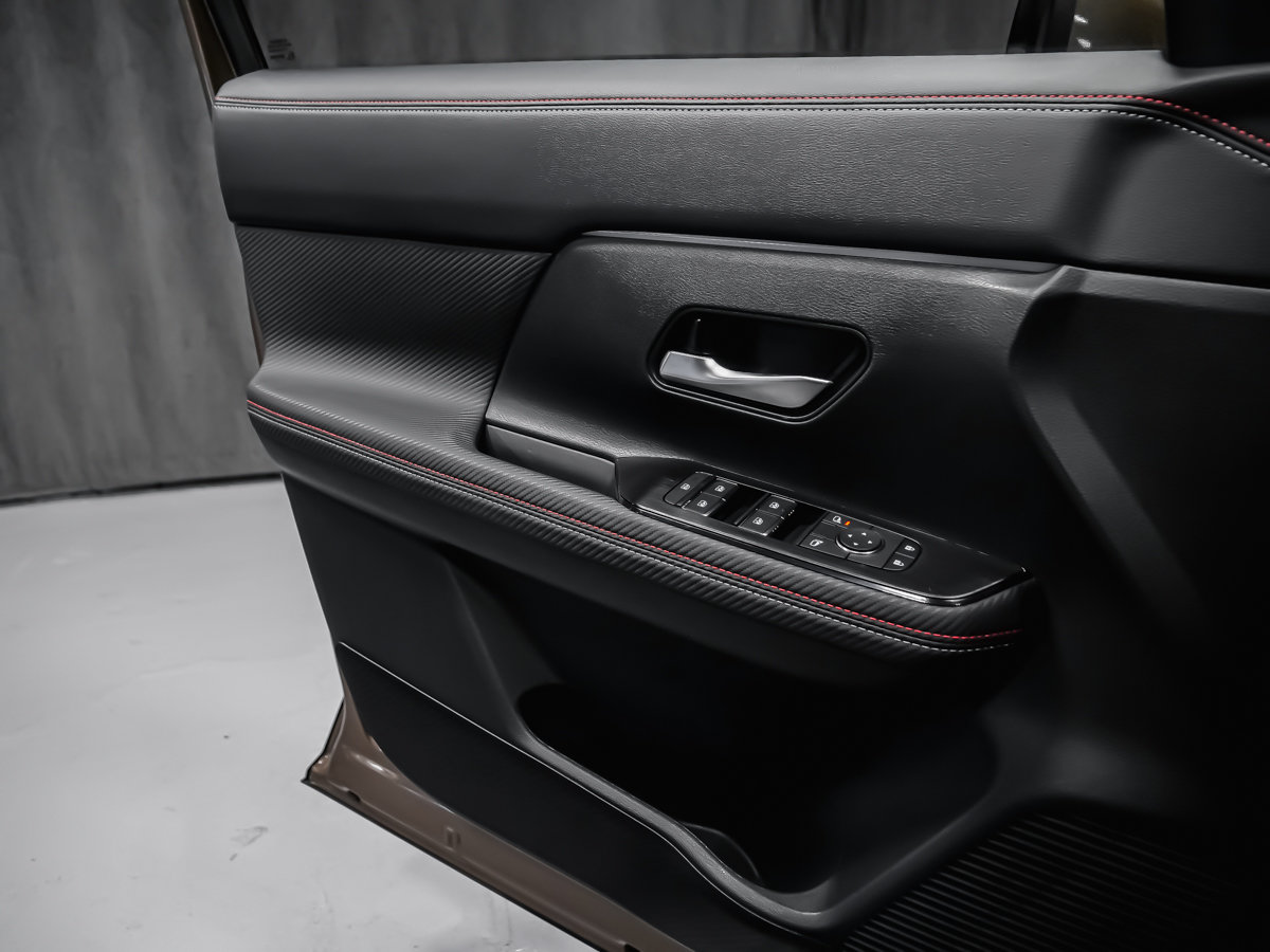 2025 Nissan Kicks SR SYSTÈME BOSE 8 PNEUS-9