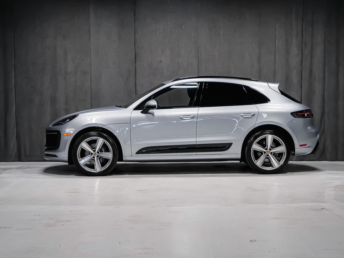 2025 Porsche Macan T-3