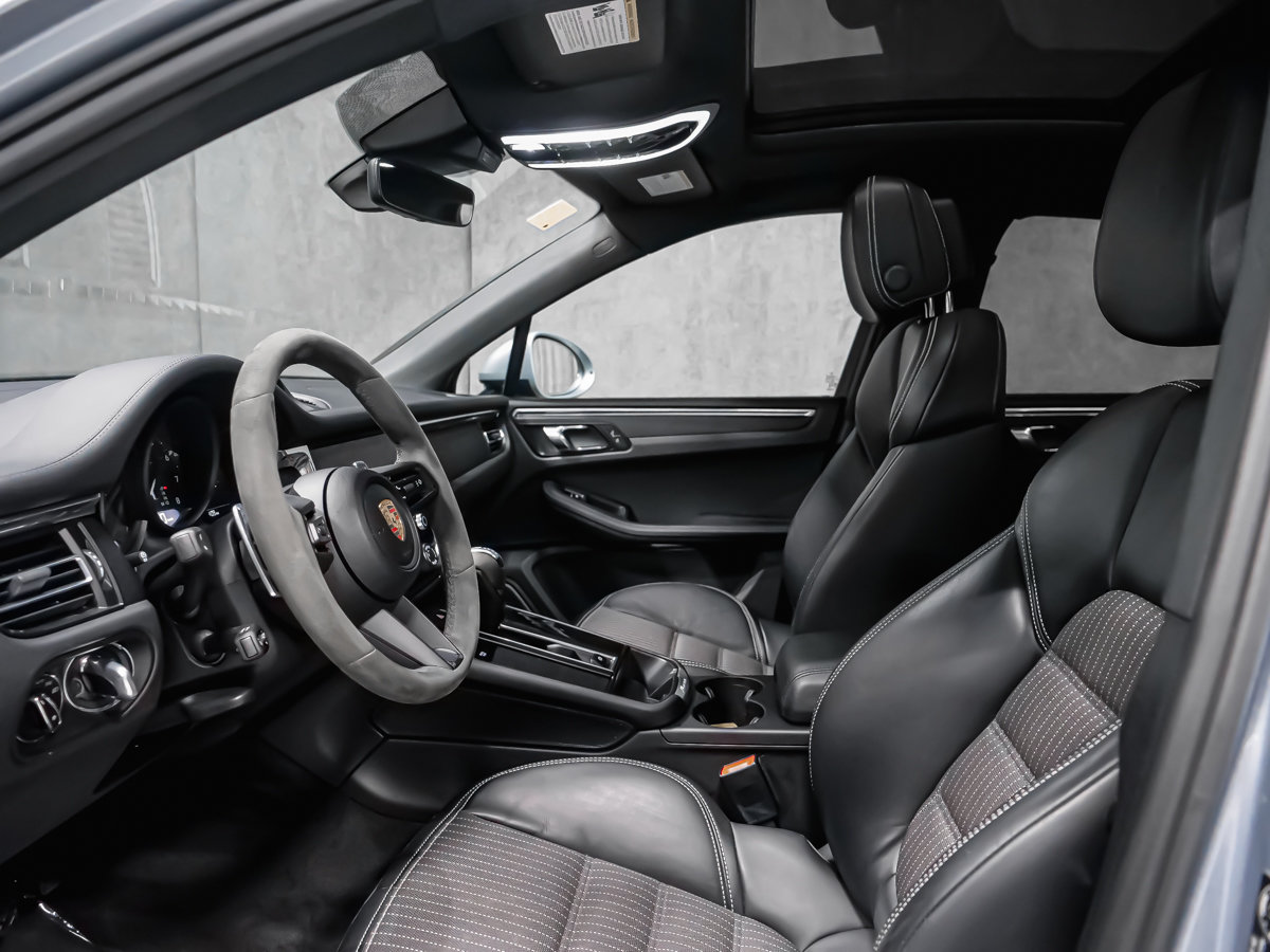 2025 Porsche Macan T-24