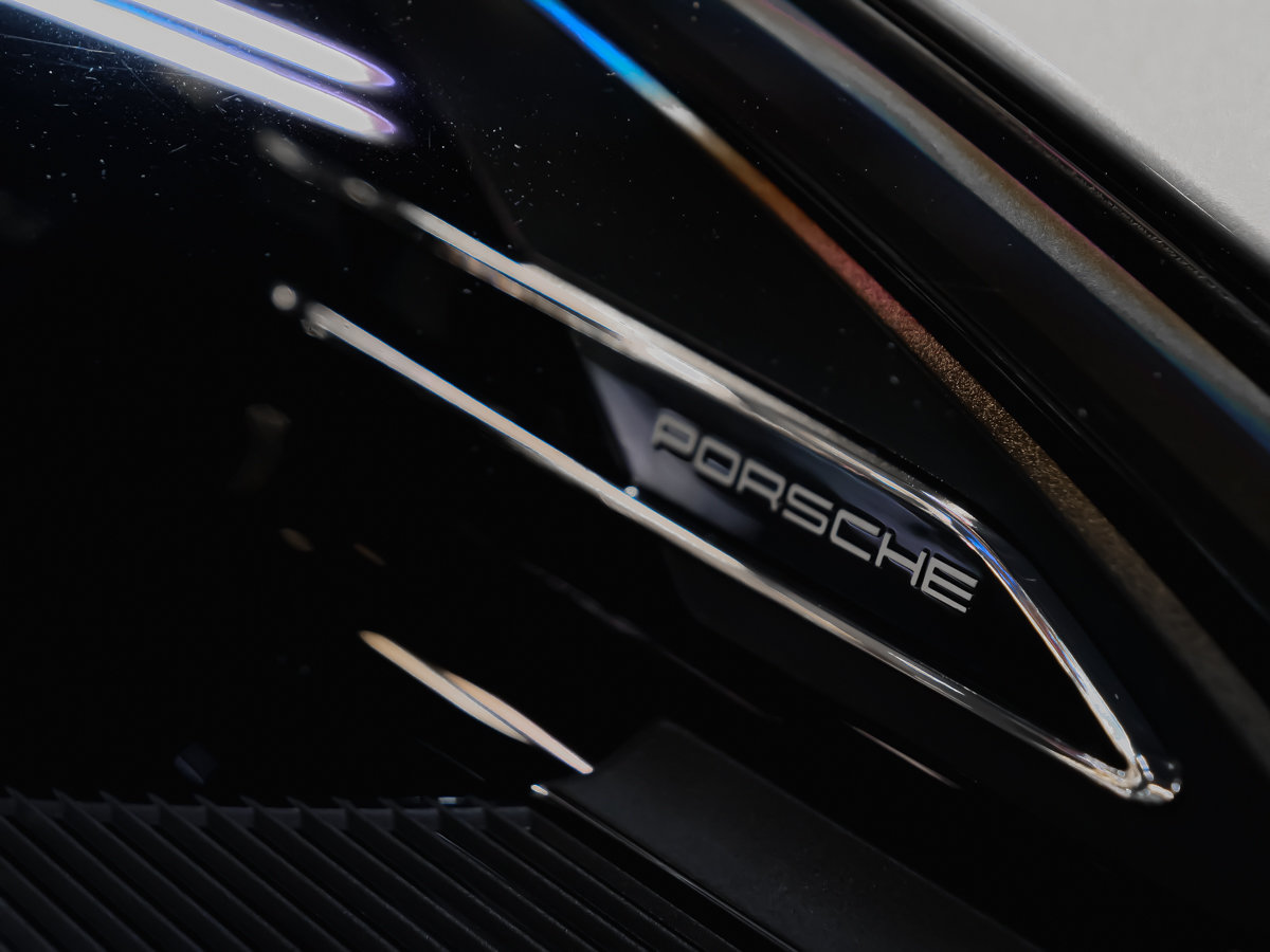 2025 Porsche Macan T-22