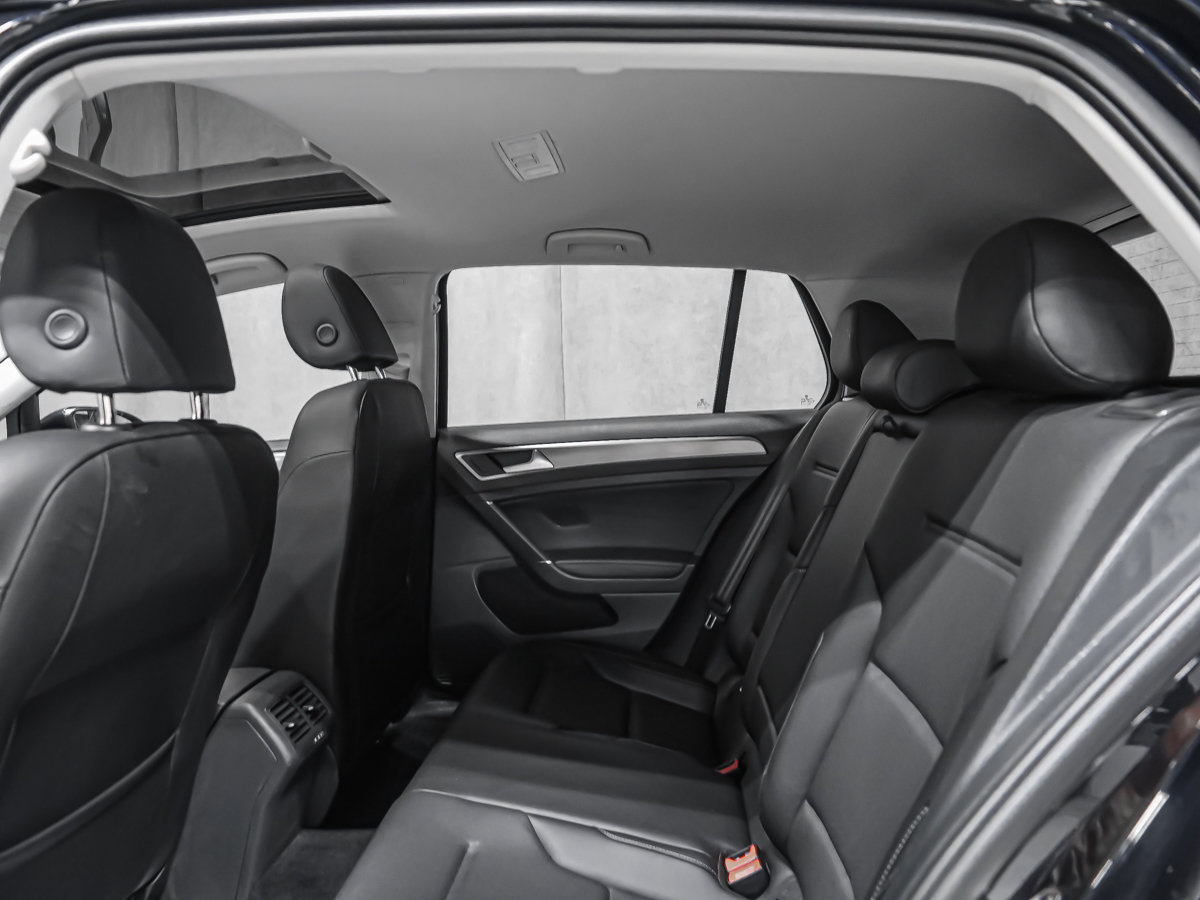 Volkswagen Golf  2017-14