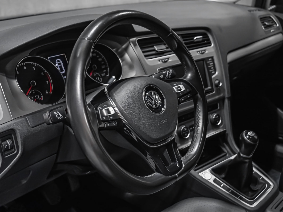 Volkswagen Golf  2017-7