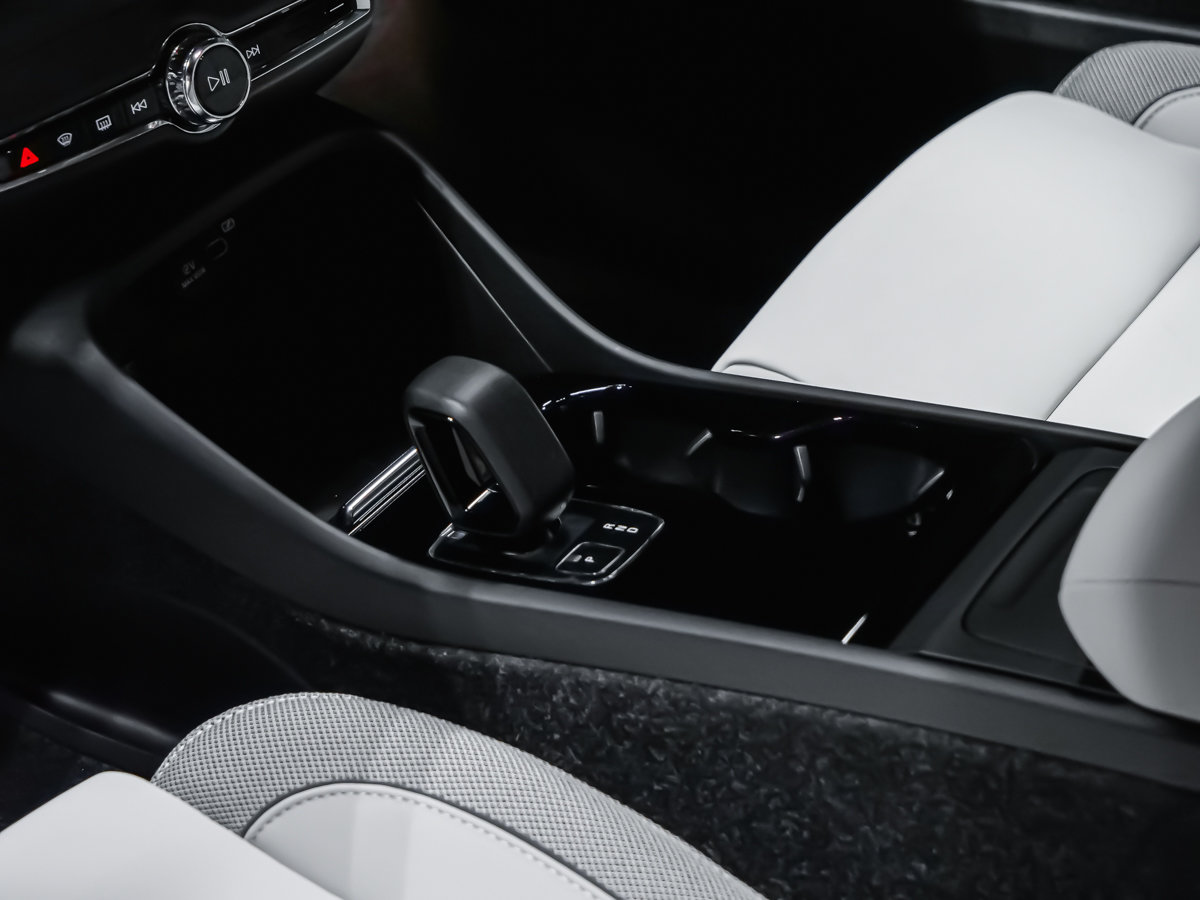 2025 Volvo EC40 Ultra-14