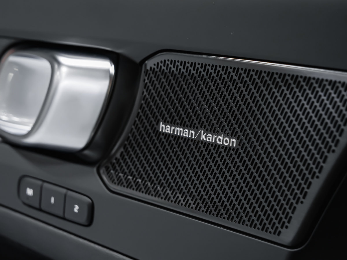 2025 Volvo EC40 Ultra-17