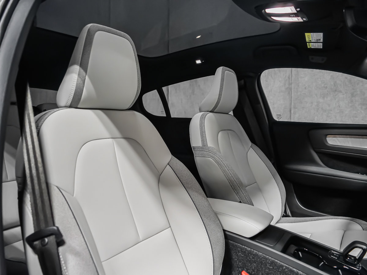 2025 Volvo EC40 Ultra-23