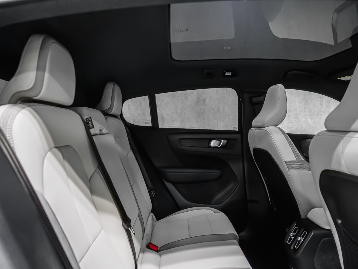 2025 Volvo EC40 Ultra-25