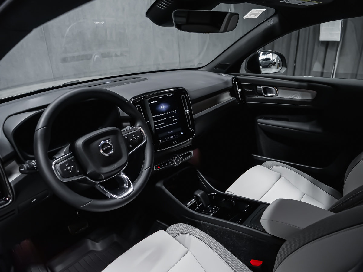 2025 Volvo EC40 Ultra-13