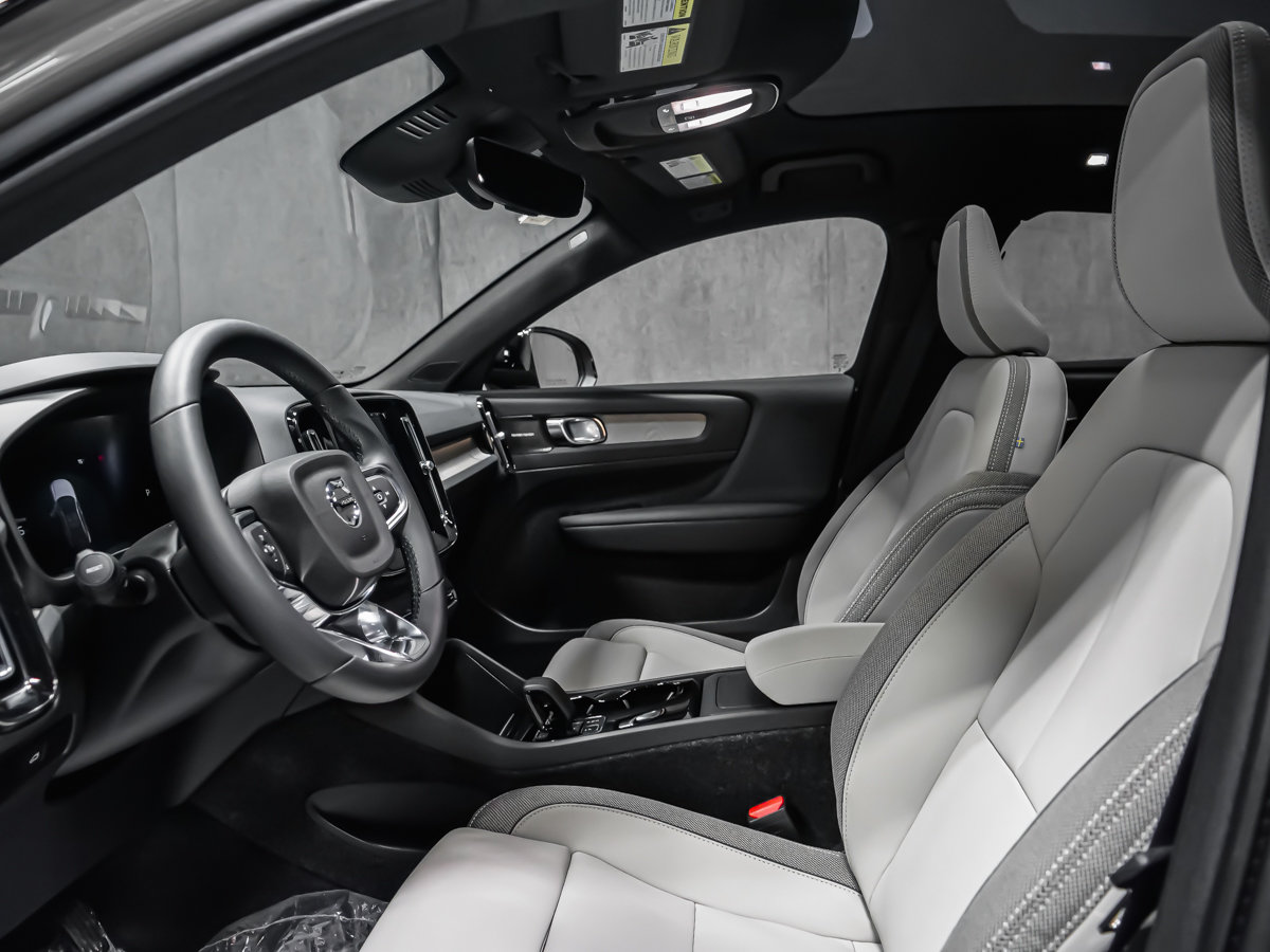 2025 Volvo EC40 Ultra-26