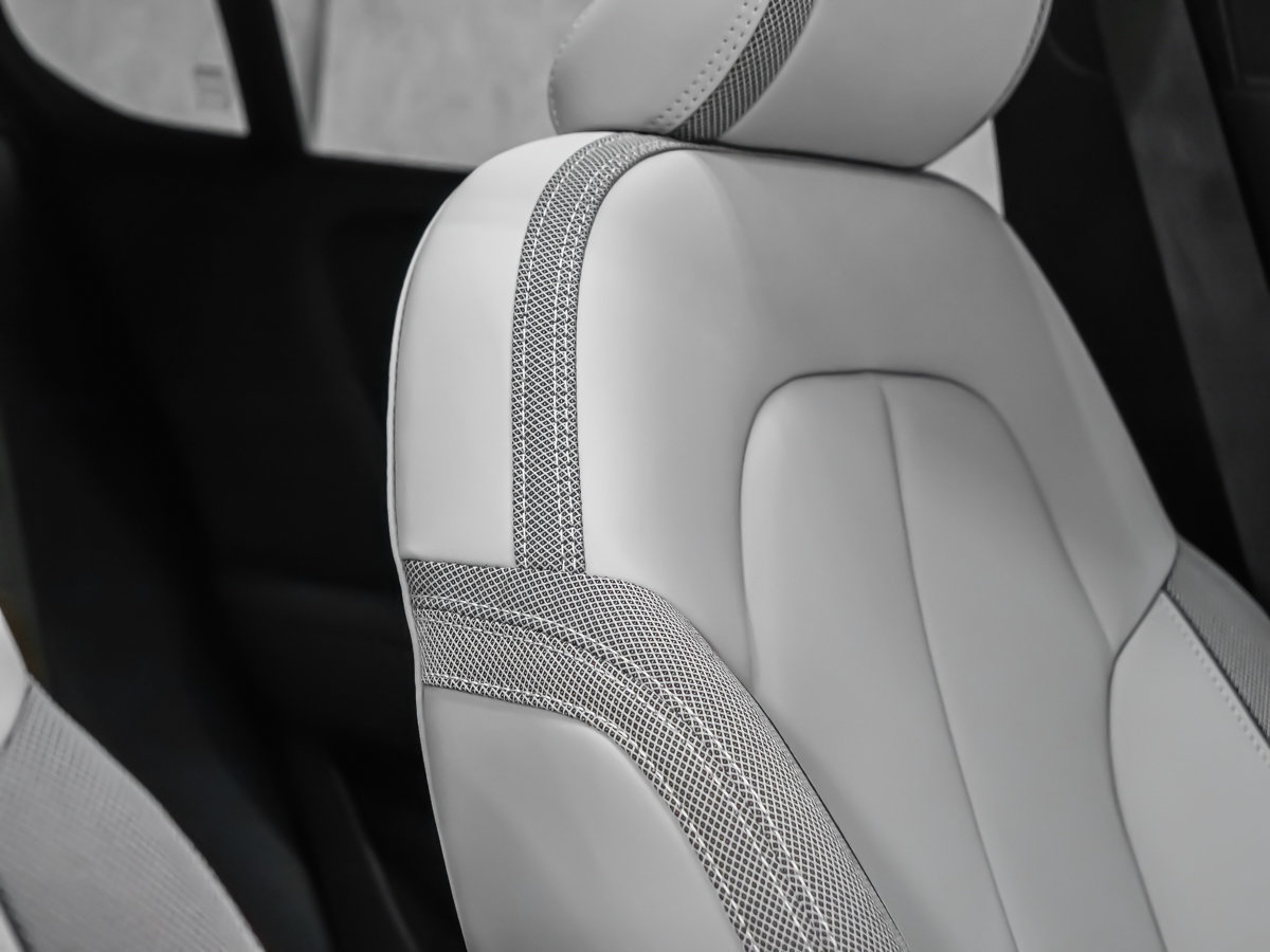 2025 Volvo EC40 Ultra-24