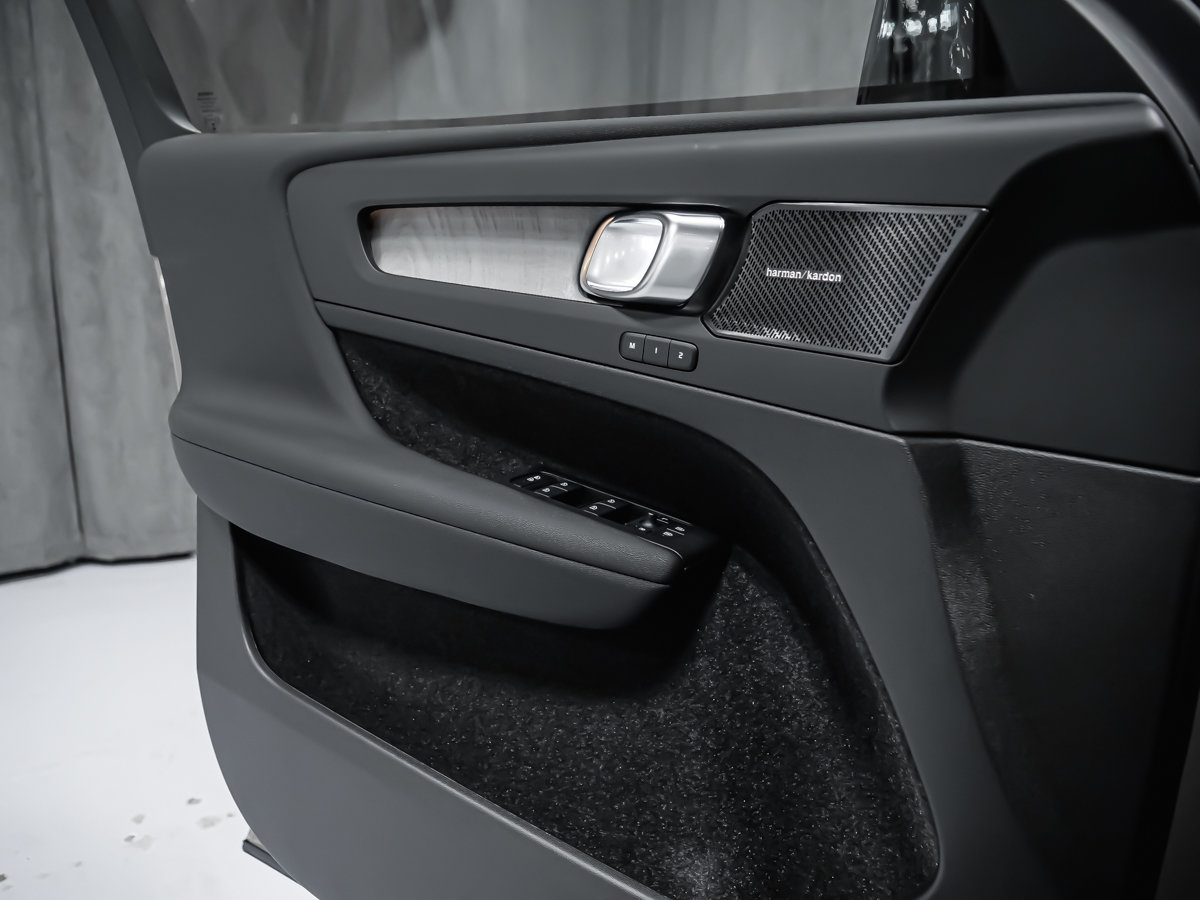 2025 Volvo EC40 Ultra-16