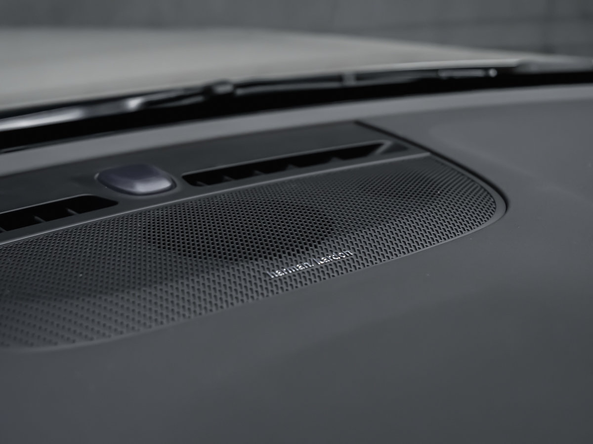 2025 Volvo EC40 Ultra-18