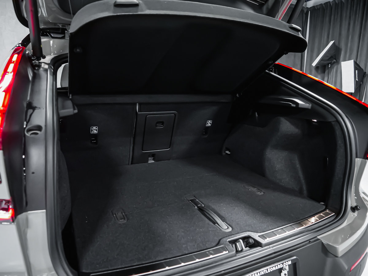 2025 Volvo EC40 Ultra-12