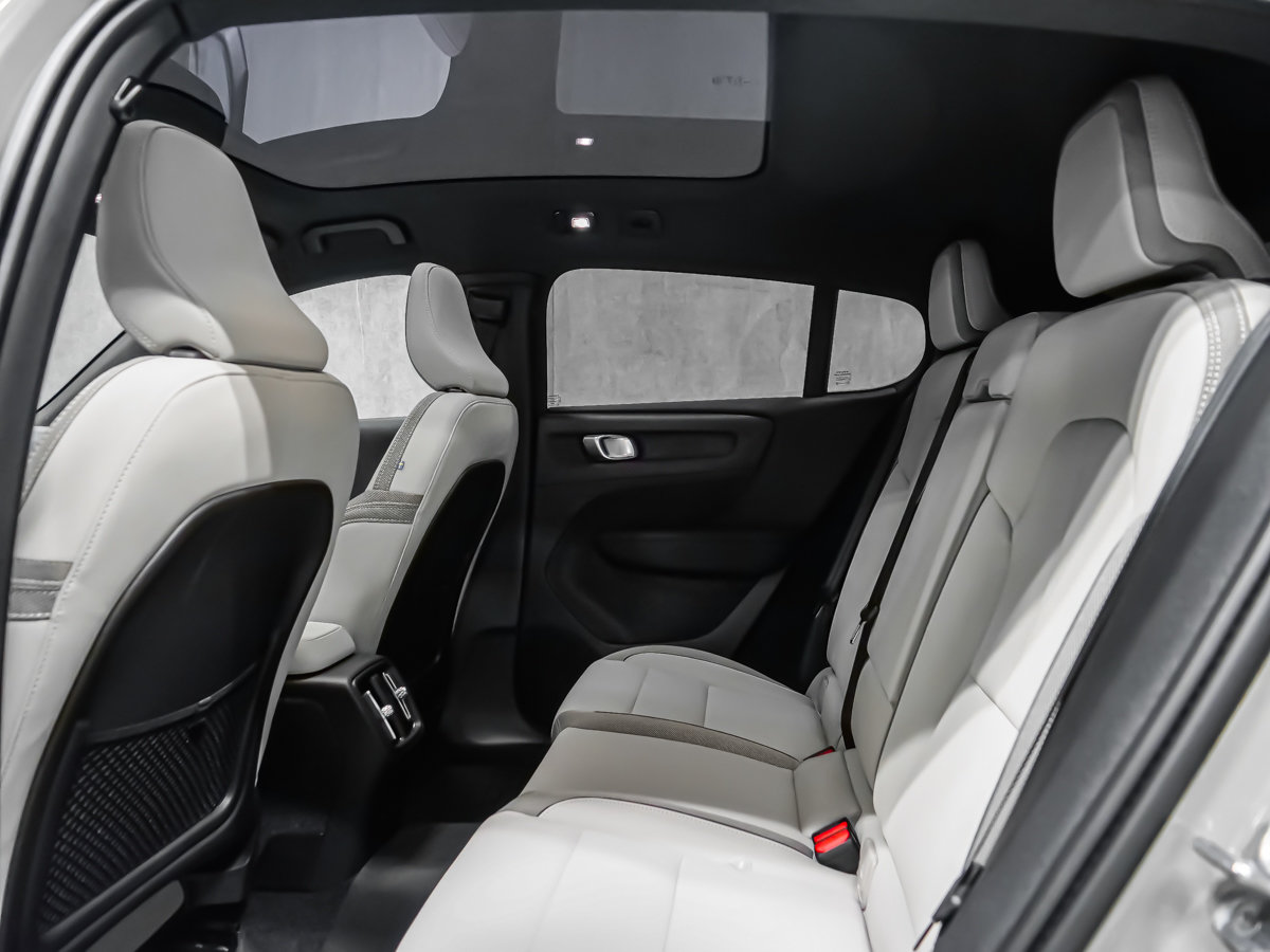 2025 Volvo EC40 Ultra-27