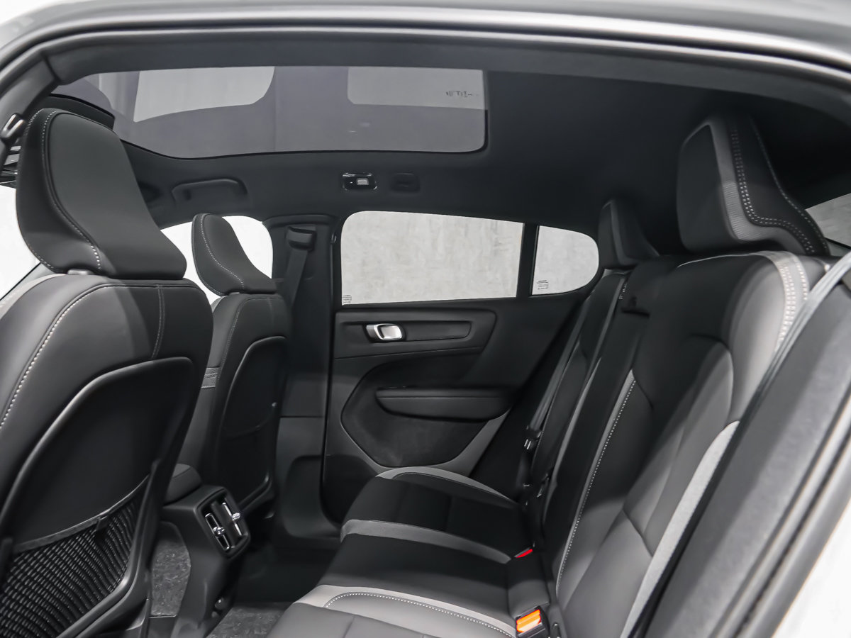 2025 Volvo EC40 TWIN Plus-11