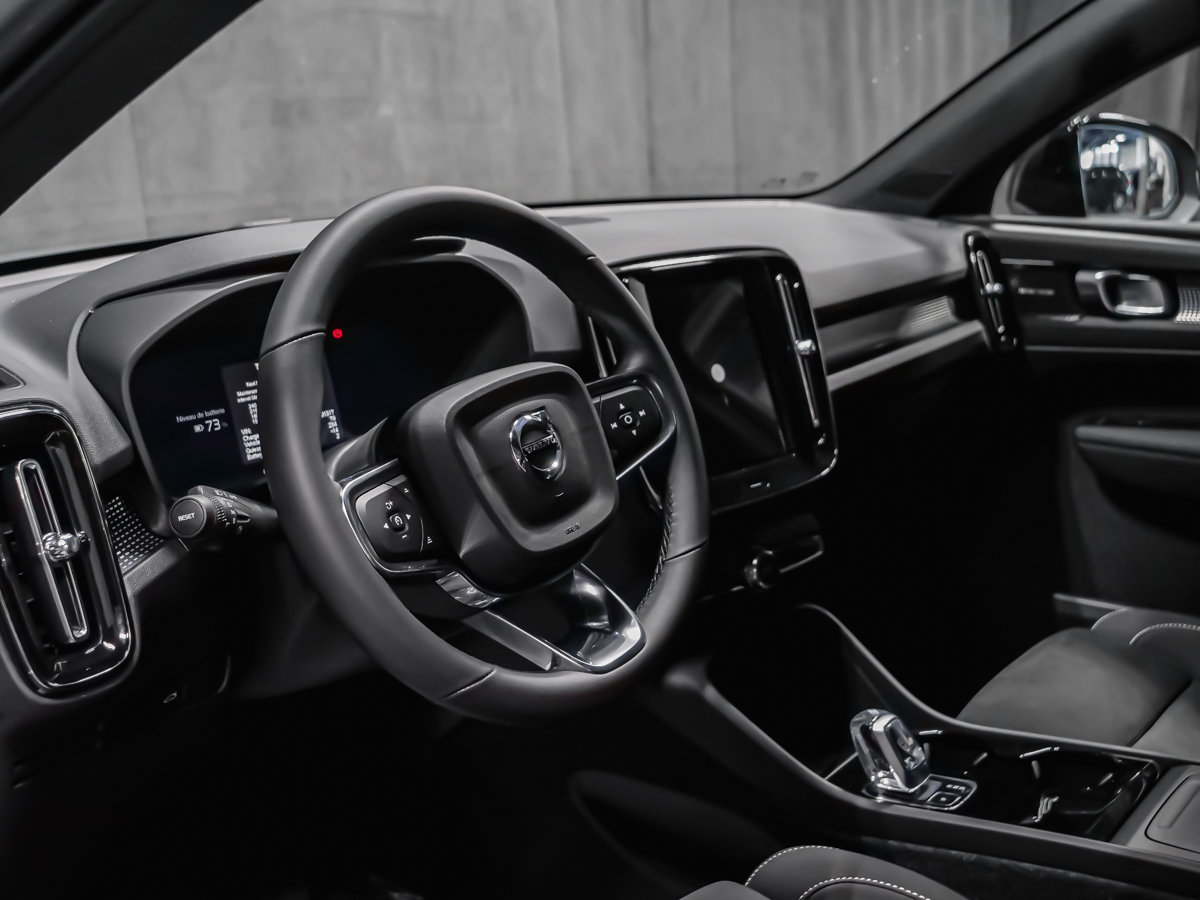 2026 Volvo EC40 Twin Motor, Ultra Black Edition-8