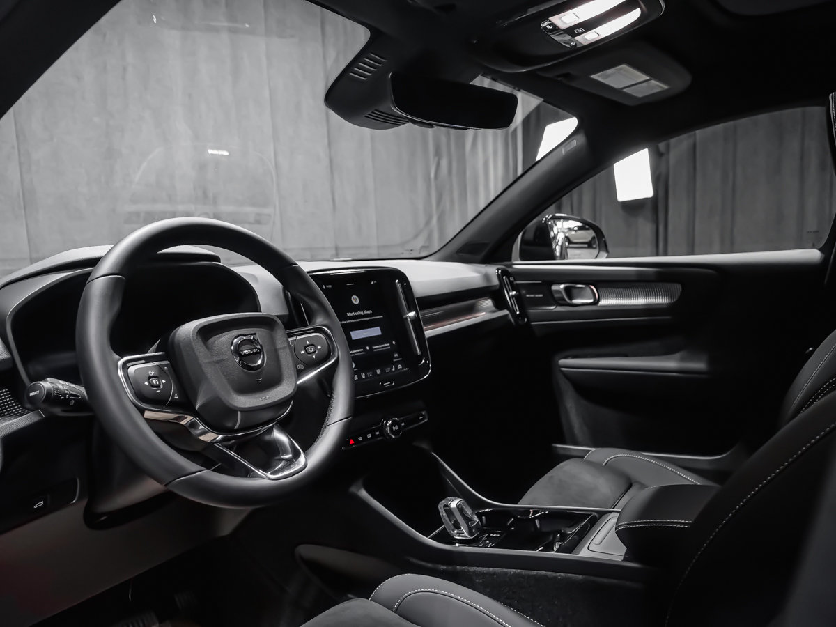 2026 Volvo EC40 Twin Motor, Ultra Black Edition-9