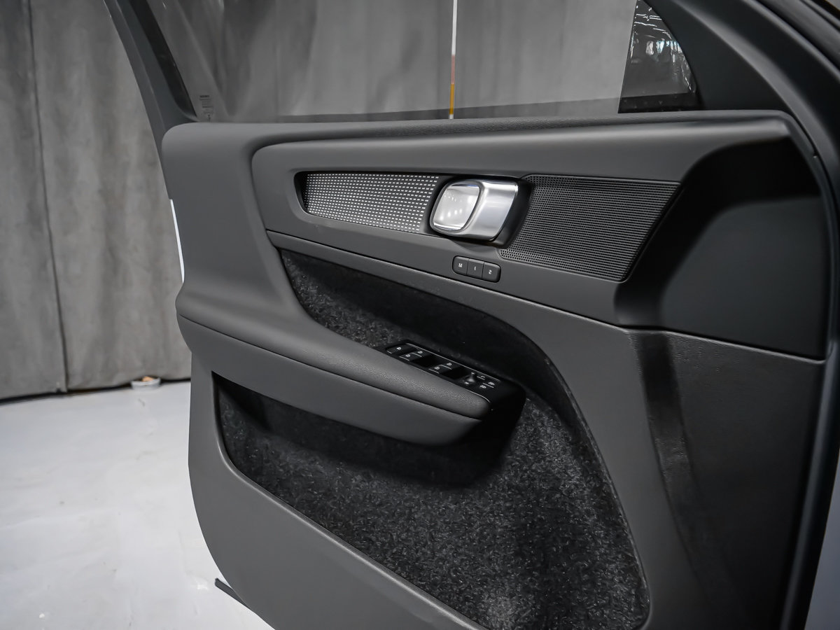 2026 Volvo EC40 Twin Motor, Core-9