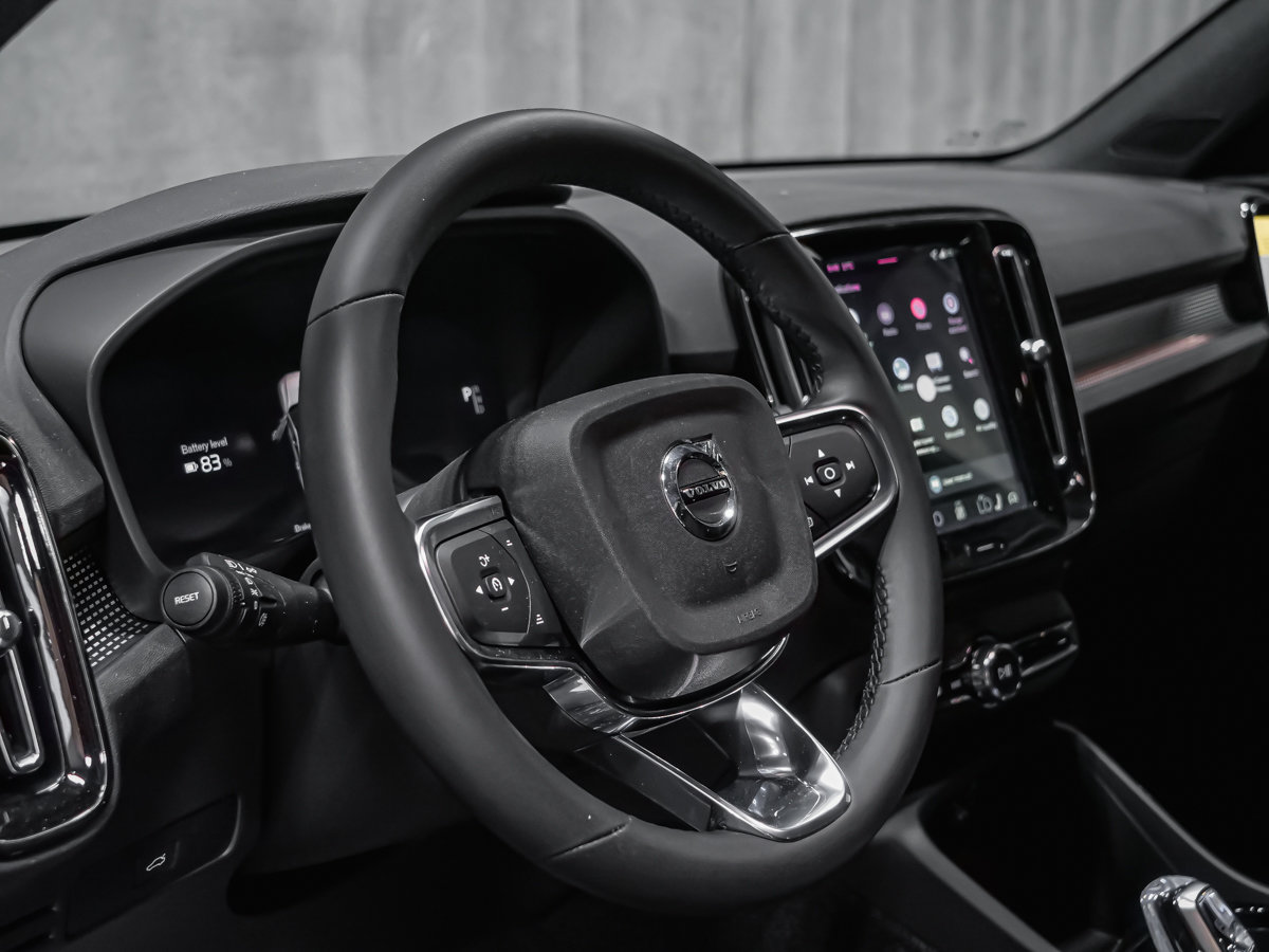 2026 Volvo EC40 Twin Motor, Ultra Black Edition-9