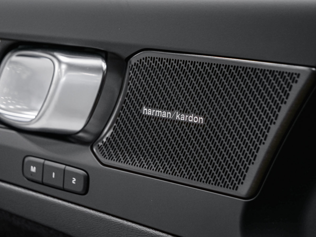 2026 Volvo EC40 Twin Motor, Ultra Black Edition-9