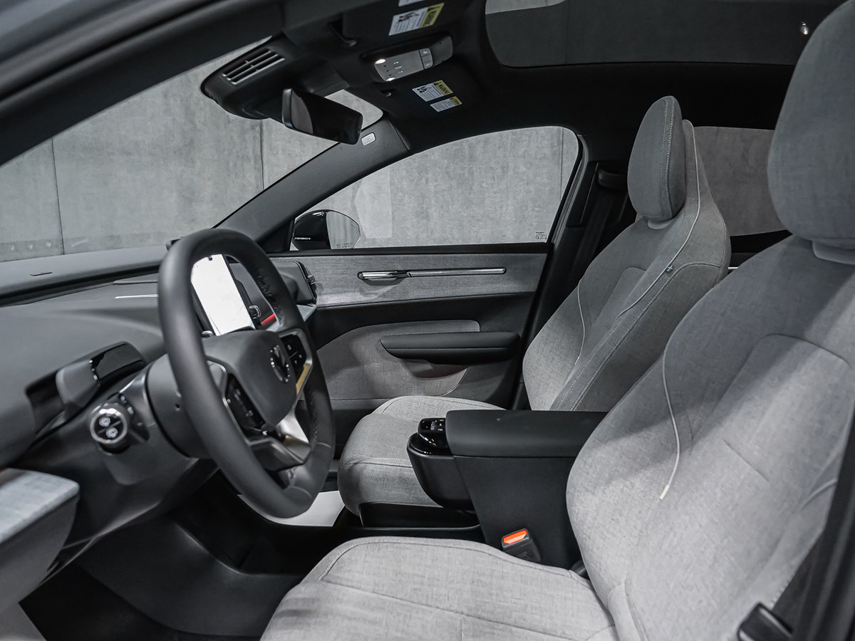 Volvo EX30 TWIN Ultra 2026-44