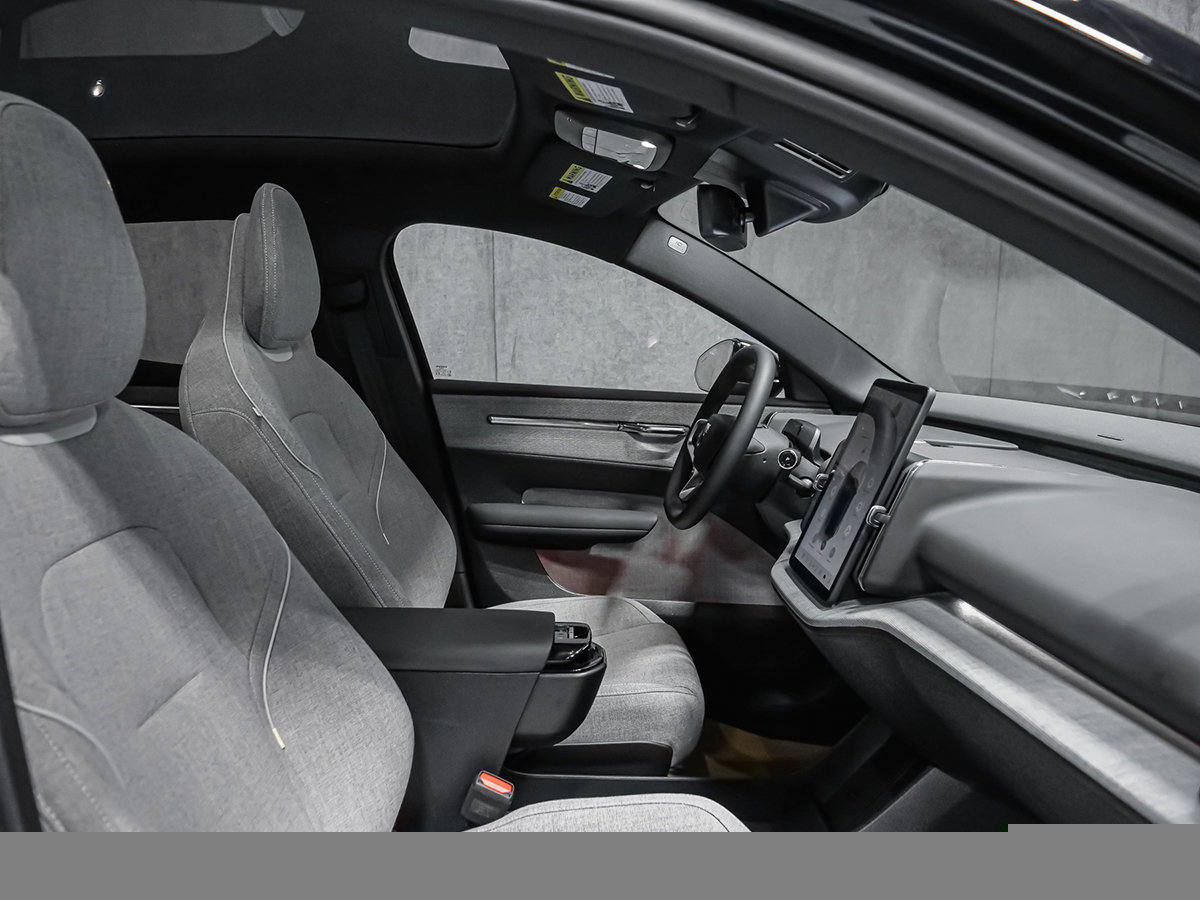 Volvo EX30 TWIN Ultra 2026-26