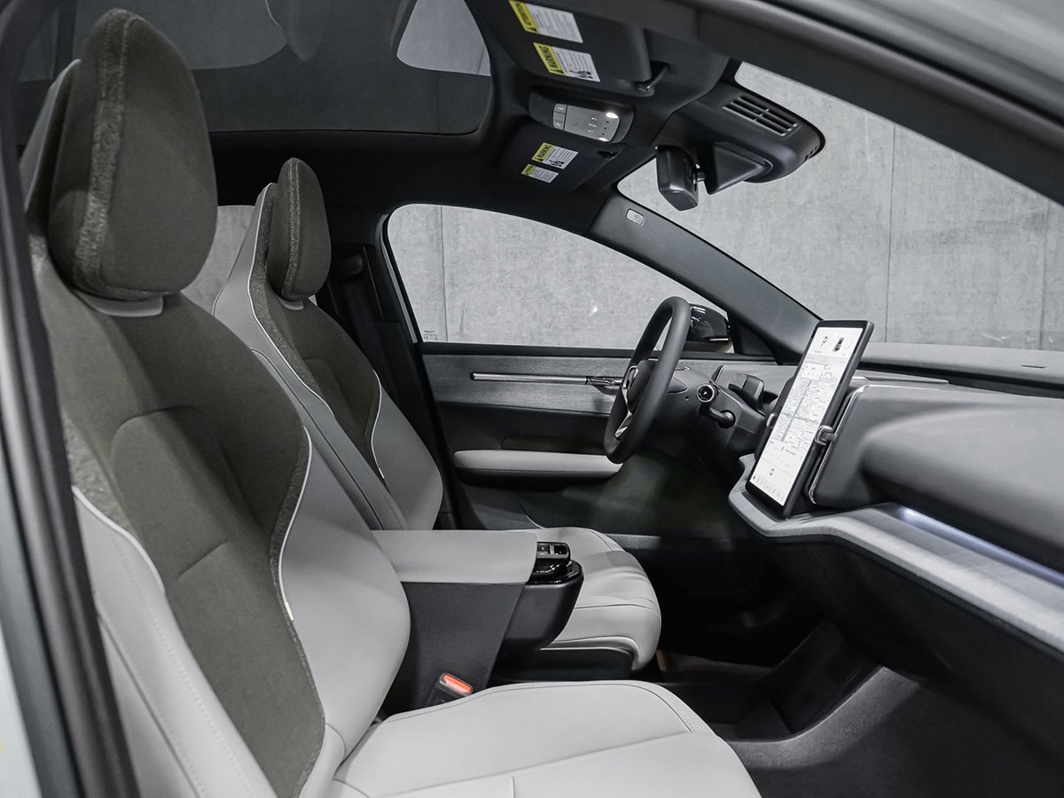 Volvo EX30 TWIN Plus 2026-32