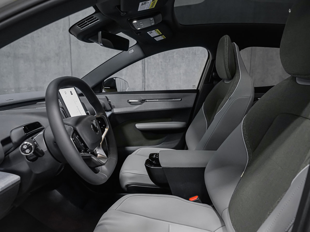 Volvo EX30 TWIN Plus 2026-35