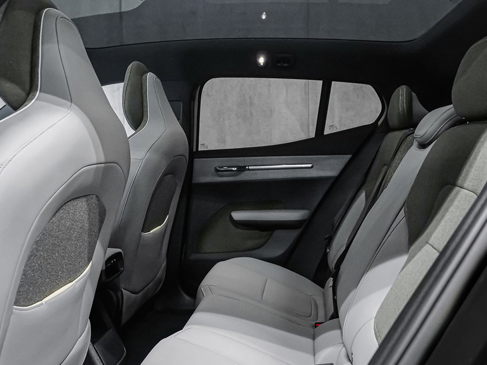 Volvo EX30 TWIN Plus 2026-25