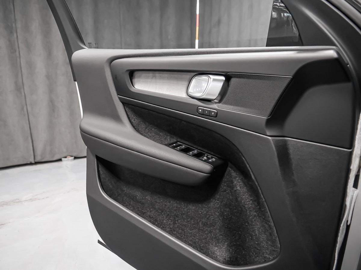 2026 Volvo EX40 Twin Motor, Plus-9