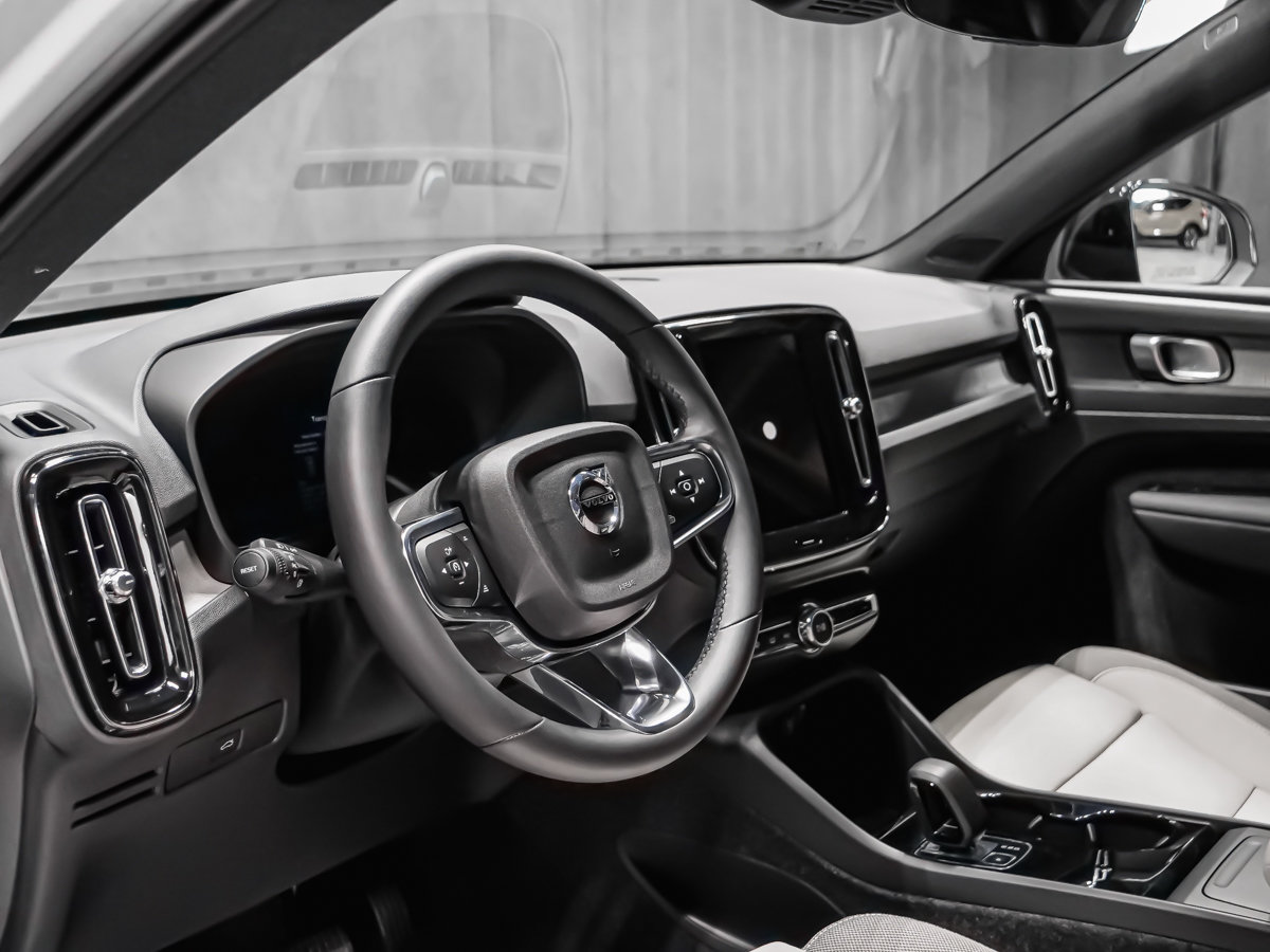 2026 Volvo EX40 Twin Motor, Plus-8