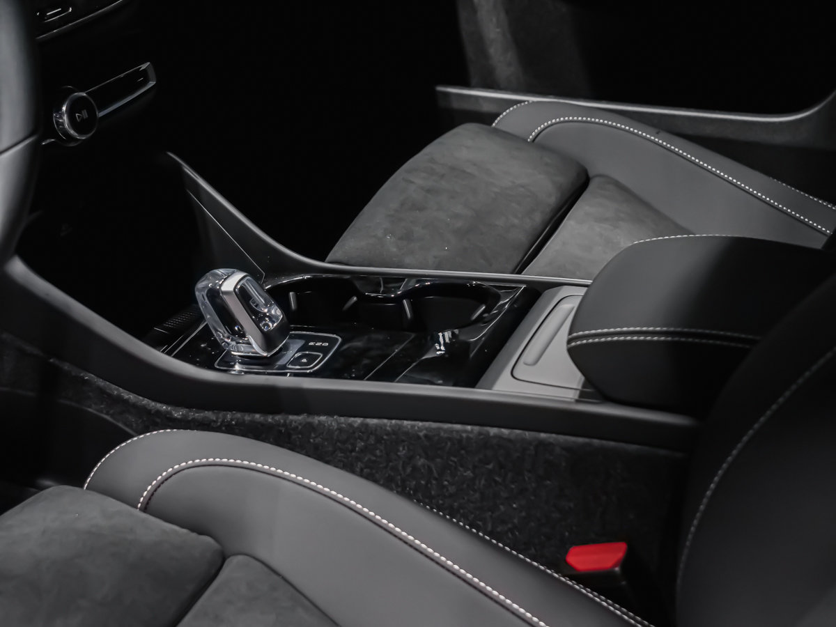 Volvo EX40 Twin Motor, Ultra Black Edition 2026-7