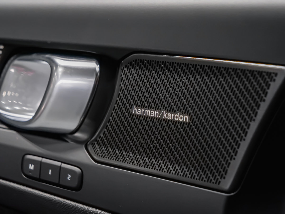 Volvo EX40 Twin Motor, Ultra Black Edition 2026-10