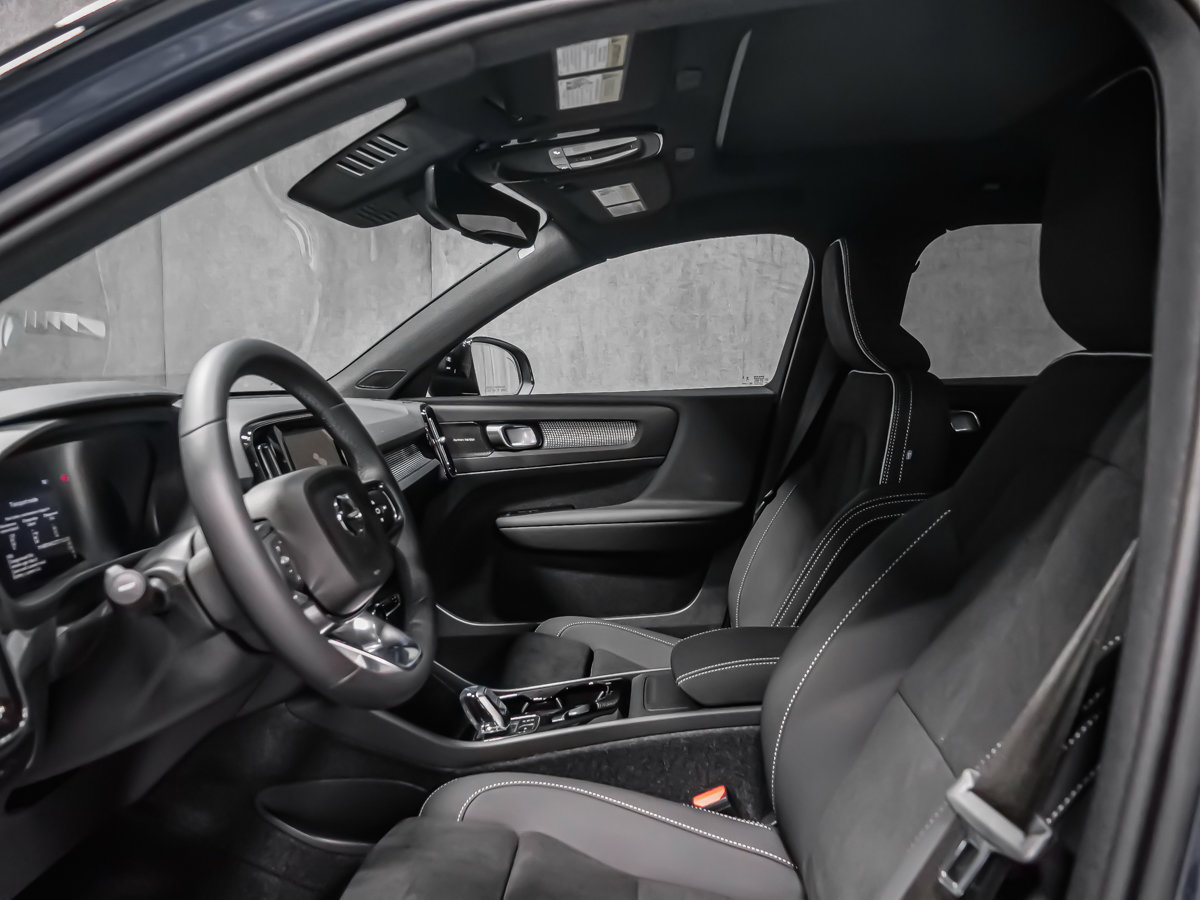 Volvo EX40 Twin Motor, Ultra Black Edition 2026-11