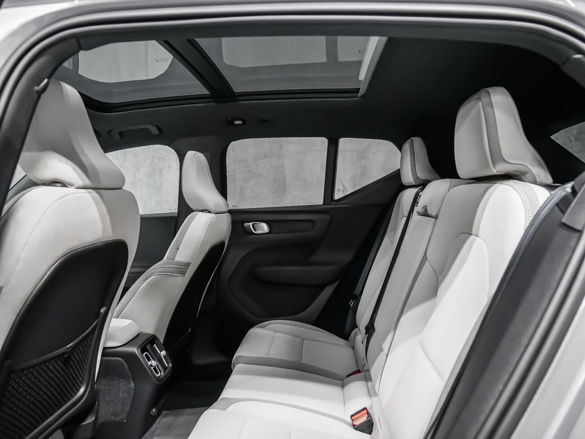 2026 Volvo EX40 Twin Motor, Plus-11