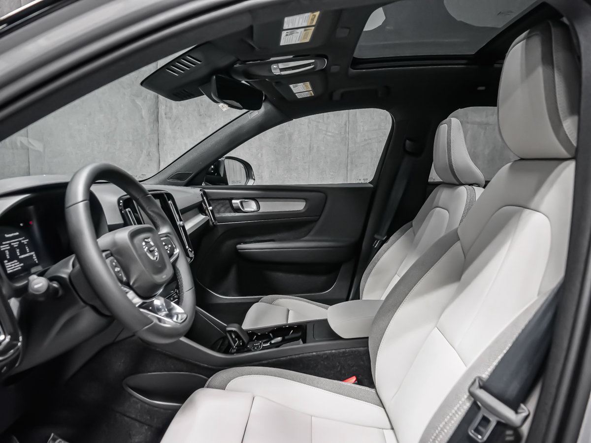 2026 Volvo EX40 Twin Motor, Plus-10