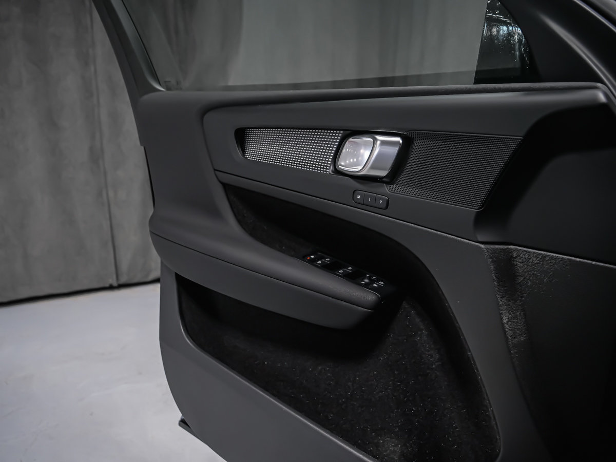 Volvo EX40 Twin Motor, Core 2026-9